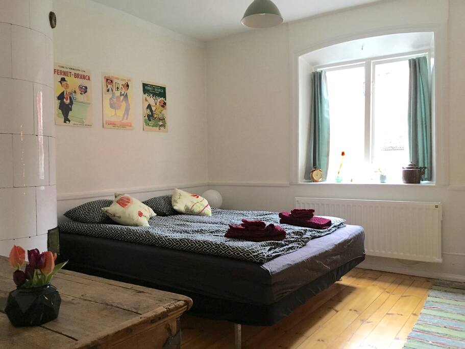 The guest room ensures privacy - it’s situated directly opposite the entrance and adjacent to the bath room.