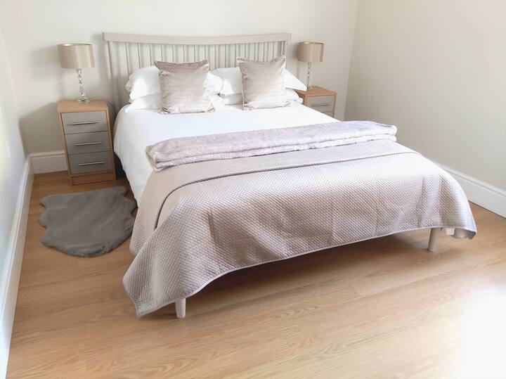 Pristine 4 Bedroom House Fabulous Central Location
