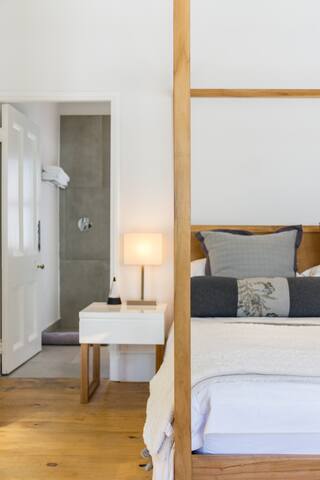 Distinctive, Modern Cottage with Terrace Pool gallery image 3