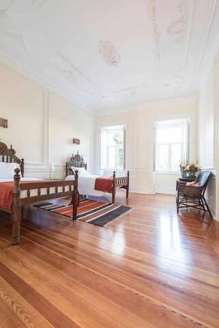 Luxury 3-Bedroom Apartment in Central Lisbon gallery image 2