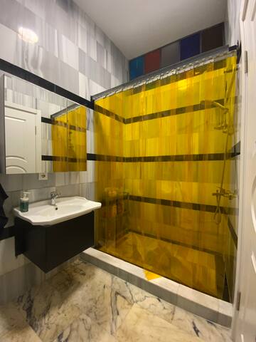 central, well-designed apartment with 2 bedrooms gallery image 5