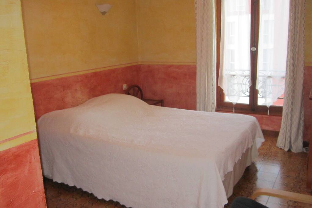 Chambre sur cour