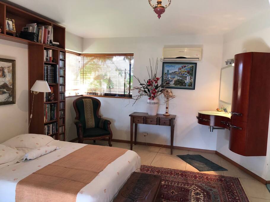 Bed in the Mountain attached bungalow