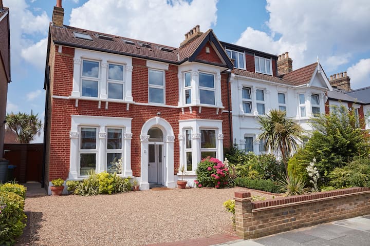 20 mins to Central London – Beautiful Period Home