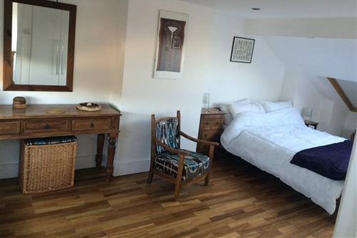En suite loft conversion in leafy Chiswick