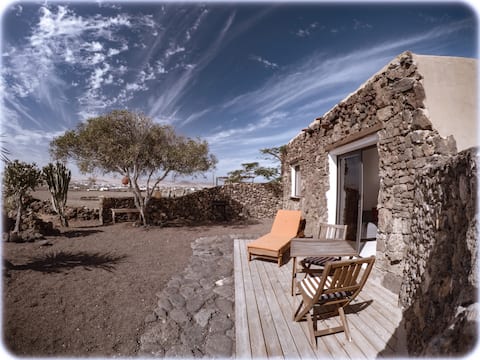 Top performing Airbnb: "El Recondito" cosy place/unique environment in La Oliva