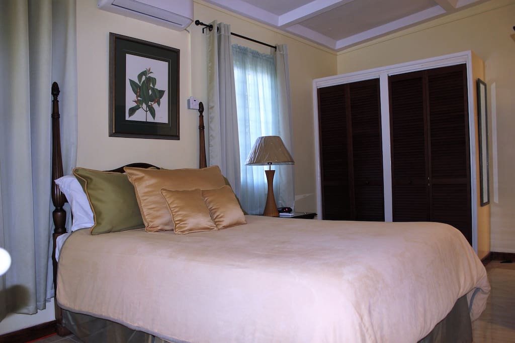 Air conditioned Bedroom with double bed and closet