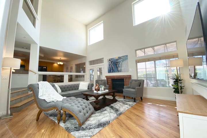 ★ Facing Golf Course ★ Nice View, 12 mins to MGM !