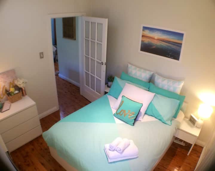 Beach Getaway 2 min from Manly Beach+Free parking
