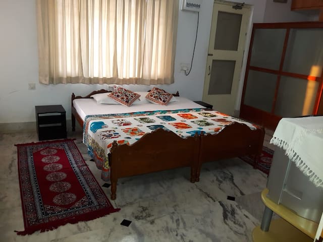 Comfortable Two Bedroom Accommodation near Airport