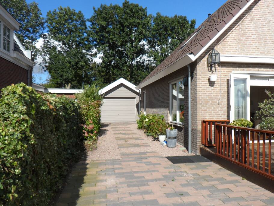 2e oprit voor twee auto's
2nd driveway for two cars