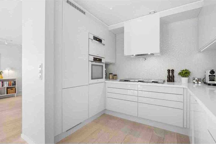 Beautiful house with a view! gallery image 3