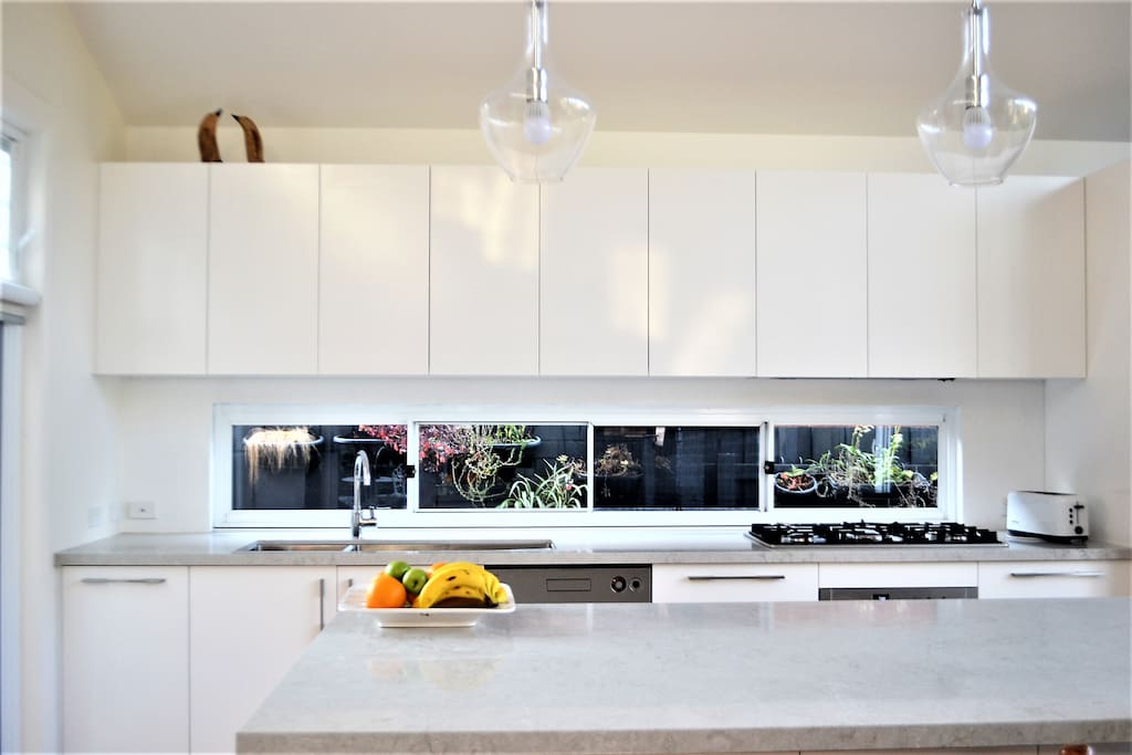 Bright, modern kitchen