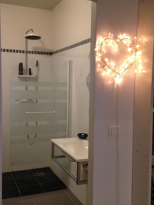 la salle de bain totalement indépendante