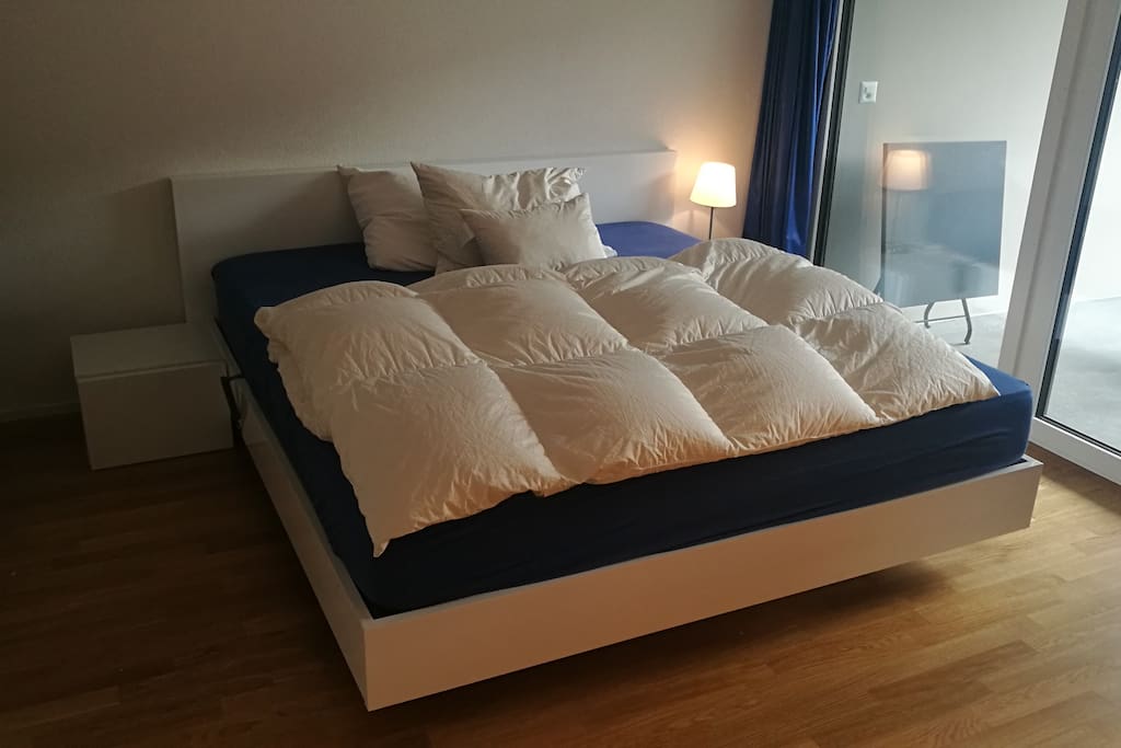 Bedroom, direct access to the balcony