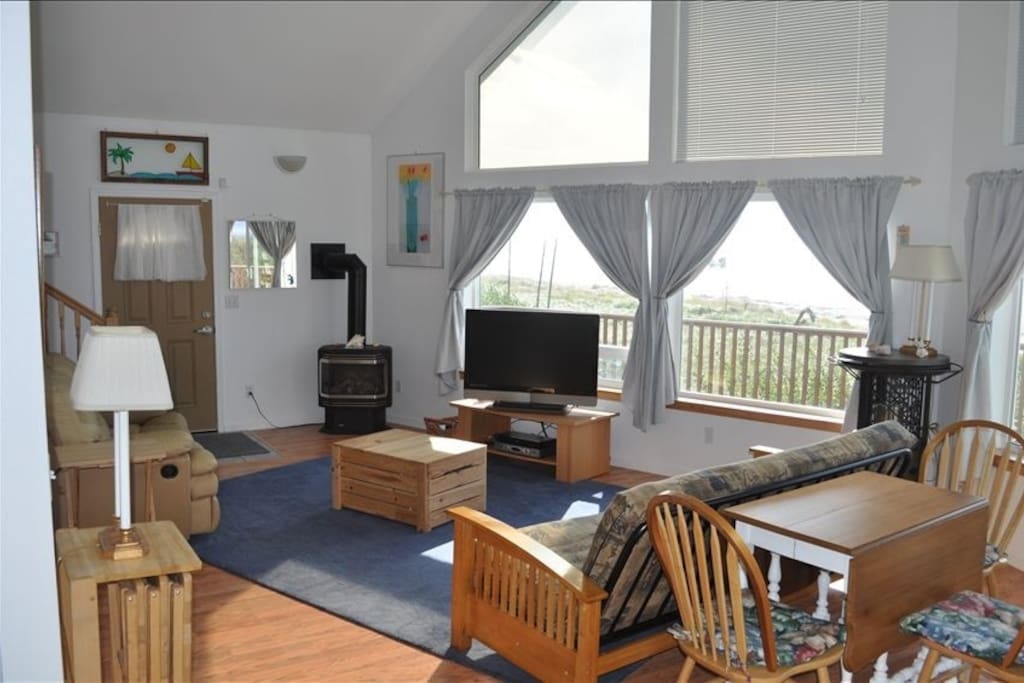 Very spacious open living room