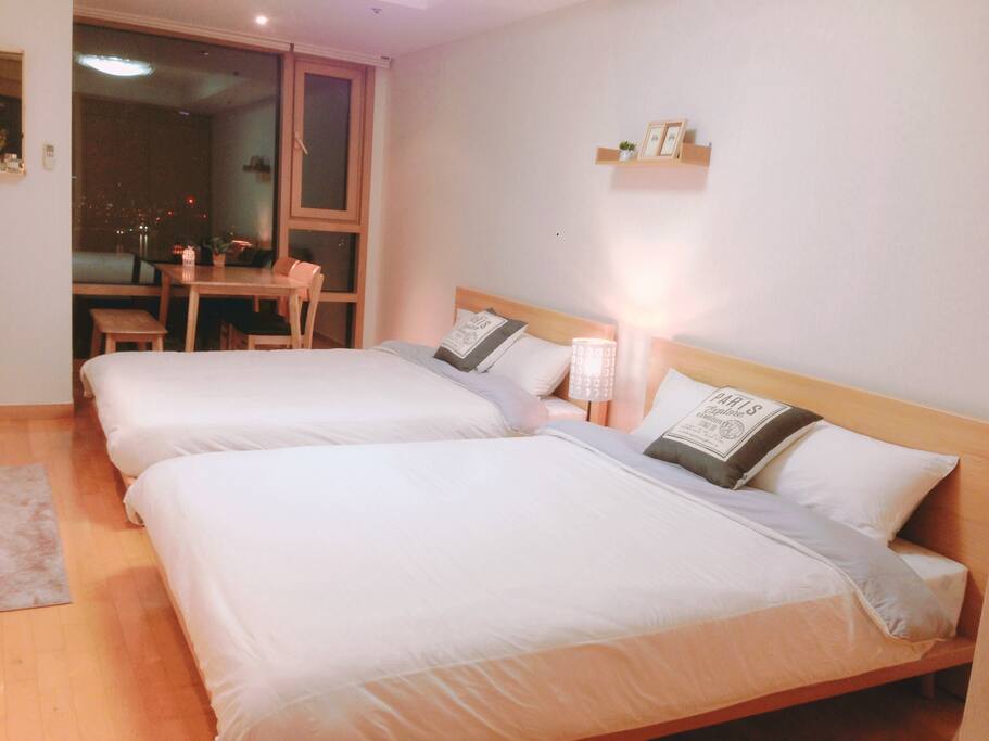 2 Queen Size Beds