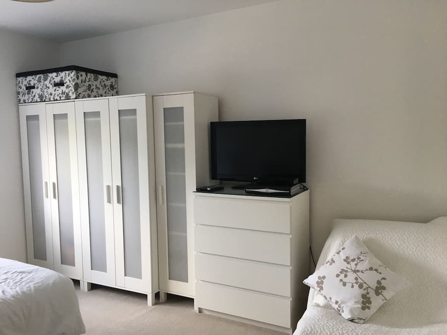 Plenty of storage, TV and wifi