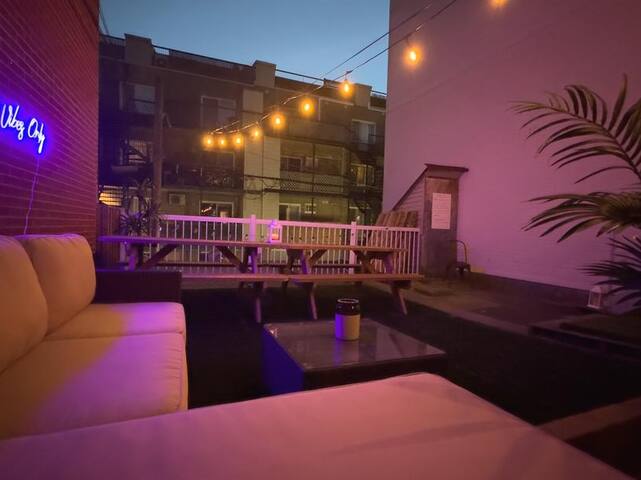 Huge & Stylish 10 Bedroom w/Patio! – Sleeps 30! gallery image 4