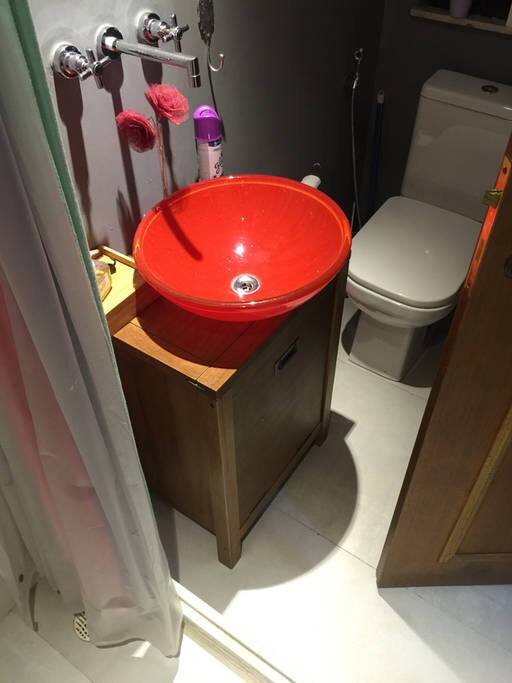 Banheiro do escritório/ quarto de hóspedes