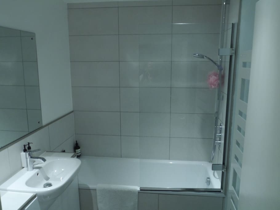 Bathroom with underfloor heating with bath & shower