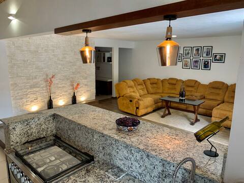 Popular Airbnb listing: Beautiful apartment located downtown. in Dolores Hidalgo Cuna De La Independencia Nacional