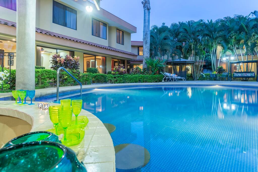 Pool Bar