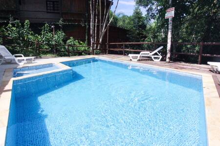 ENCANTADORA CASA EN CONDOMINIO A 2 MIN DEL MAR!!!