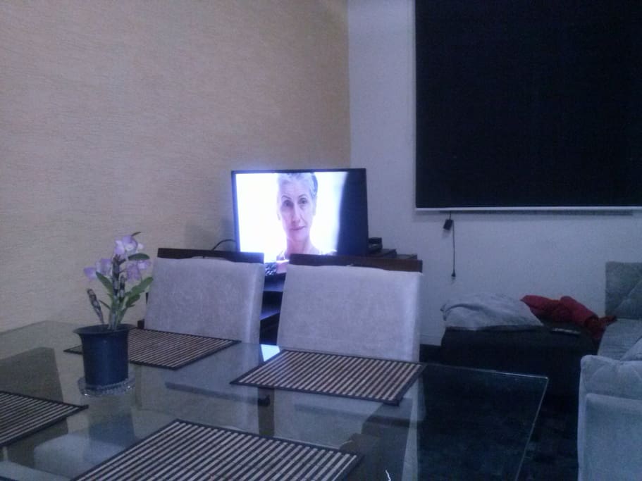 sala estar e jantar smart tv 47 polegadas todos os canais disponiveis e net flix.