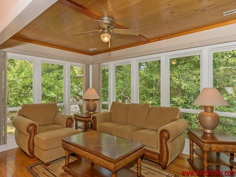 Popular Airbnb listing: Topsail Island Private Beach Access. in Surf City