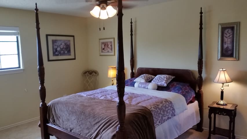 Victorian Style 3 Room Suite,on 4acre land!