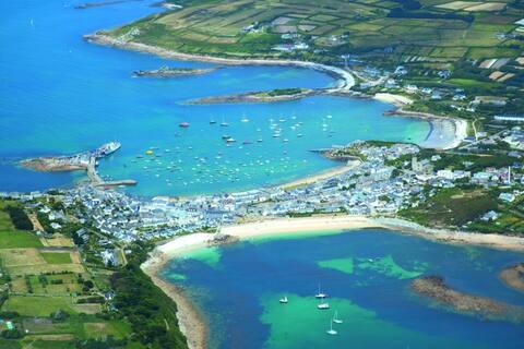 Lovely home above the beautiful Porthmellon Beach