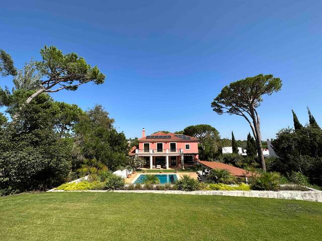 Great Family Villa w/ Pool & garden daily cleaning gallery image 2