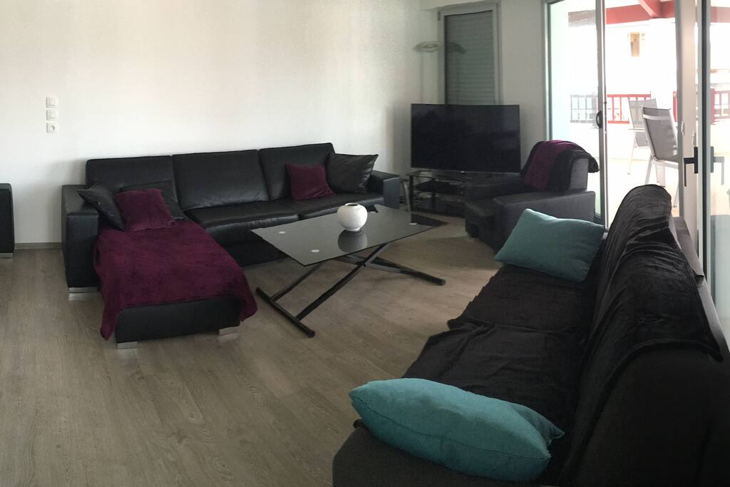 TV écran plat,DVD player, WiFi,canapé li