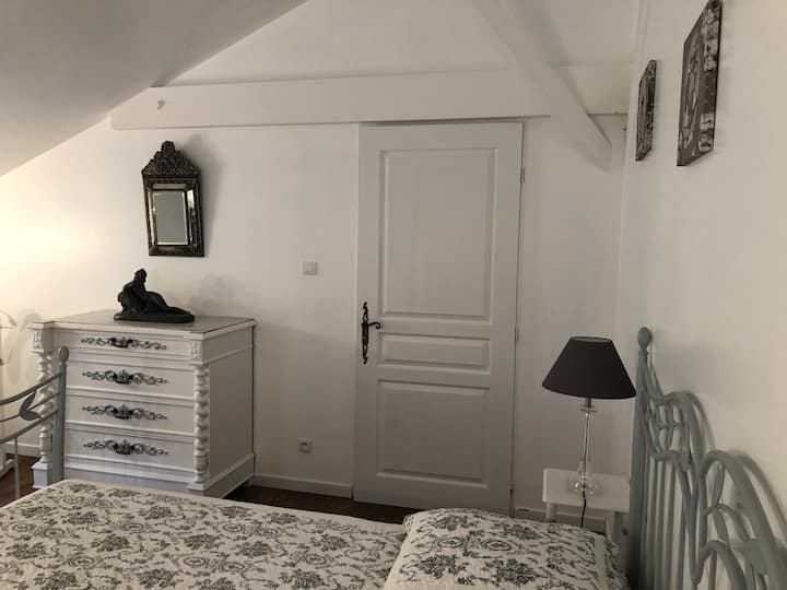 غرفة النوم الرئيسية 