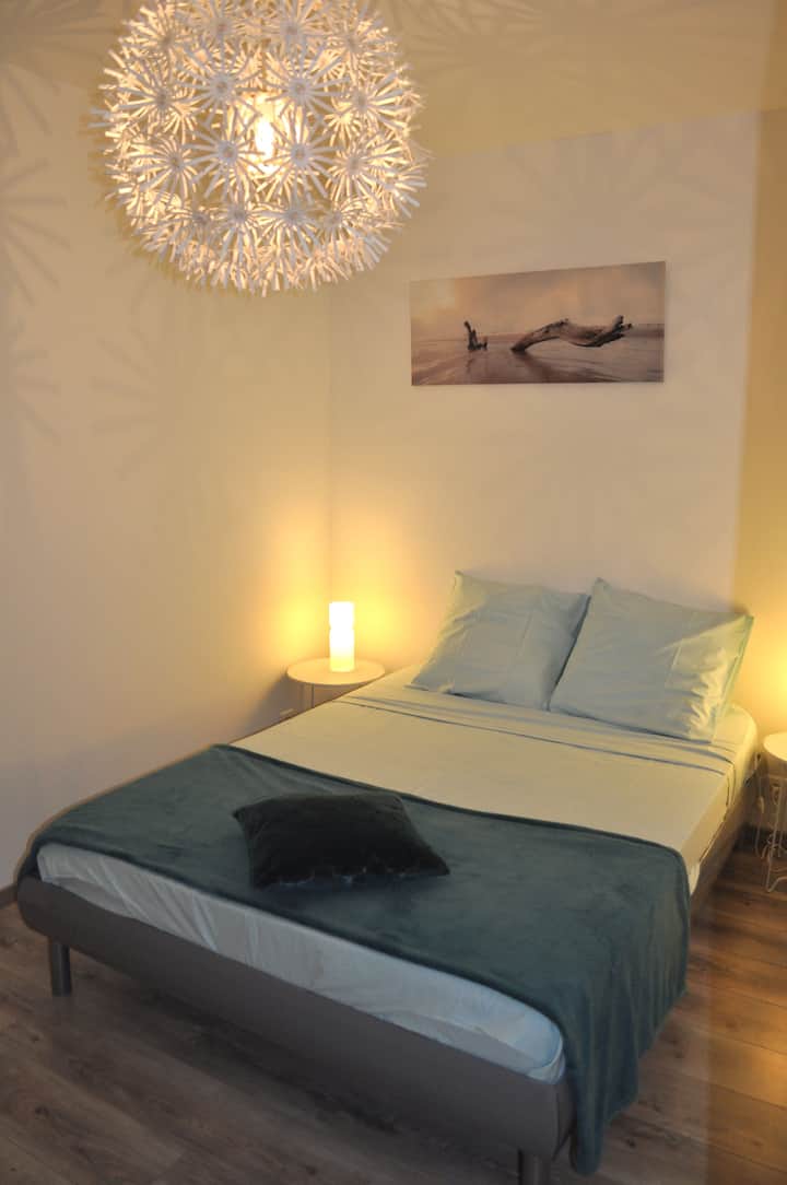 ห้องนอนที่ 1 มีเตียงคู่ห้องนอนตาบอด