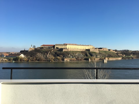 Fortress View - Best View in Town + Private Garage