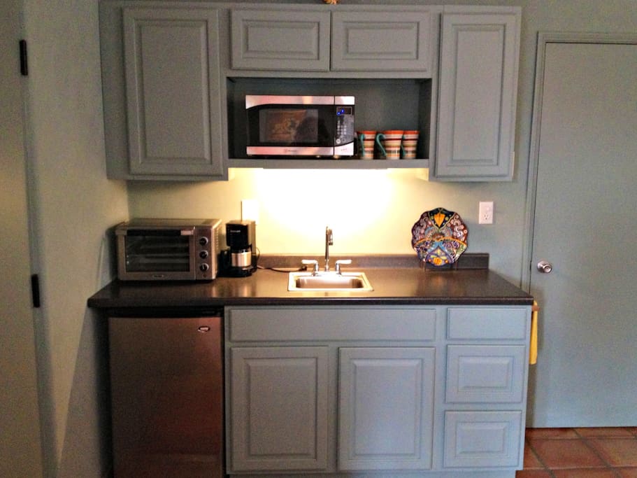 Efficiency kitchen for basic meals; refrigerator, microwave, toaster oven, sink and basic supplies; dishes