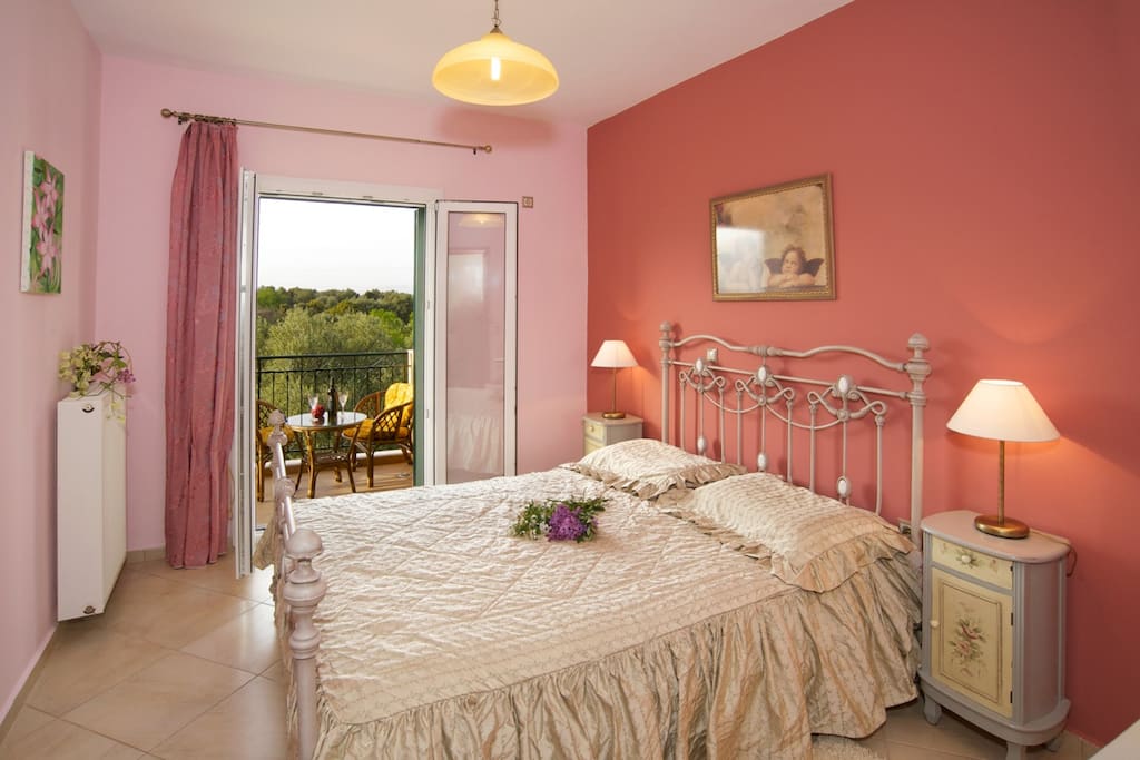 VIEW OF OUR SUPERB AIR CONDITIONED BEDROOM WITH DOUBLE BED