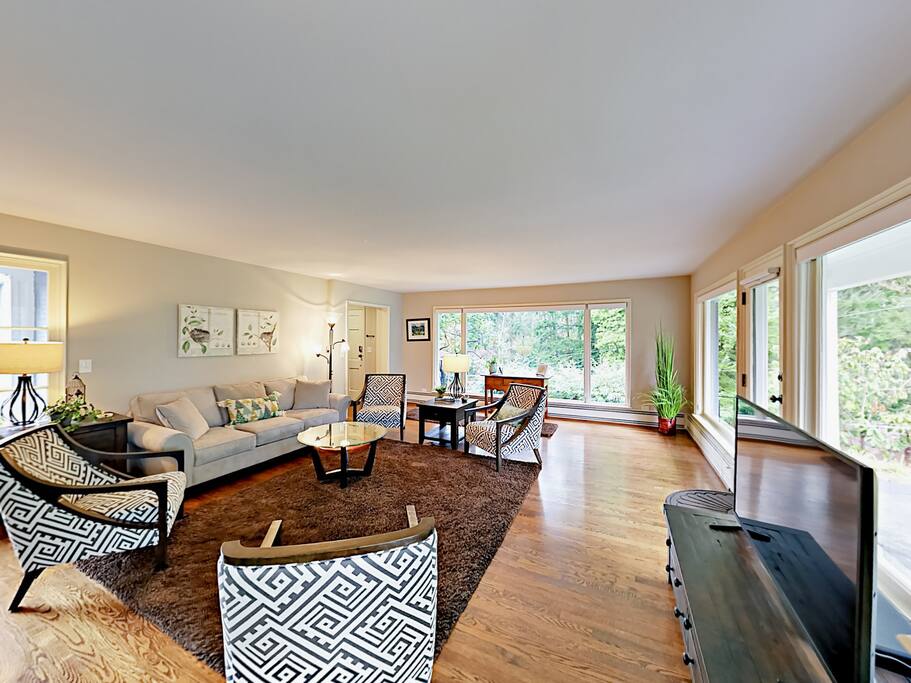 Relax on the comfortable couch and armchairs to enjoy a movie on the 50” TV.
