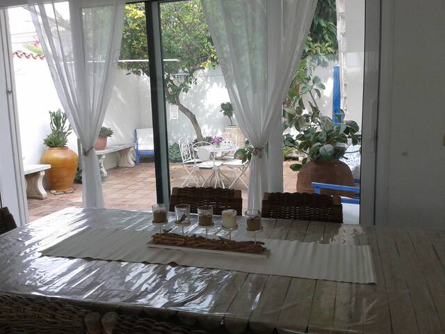 VILLA DE CHARME, LES PIEDS DANS L’EAU, gallery image 5