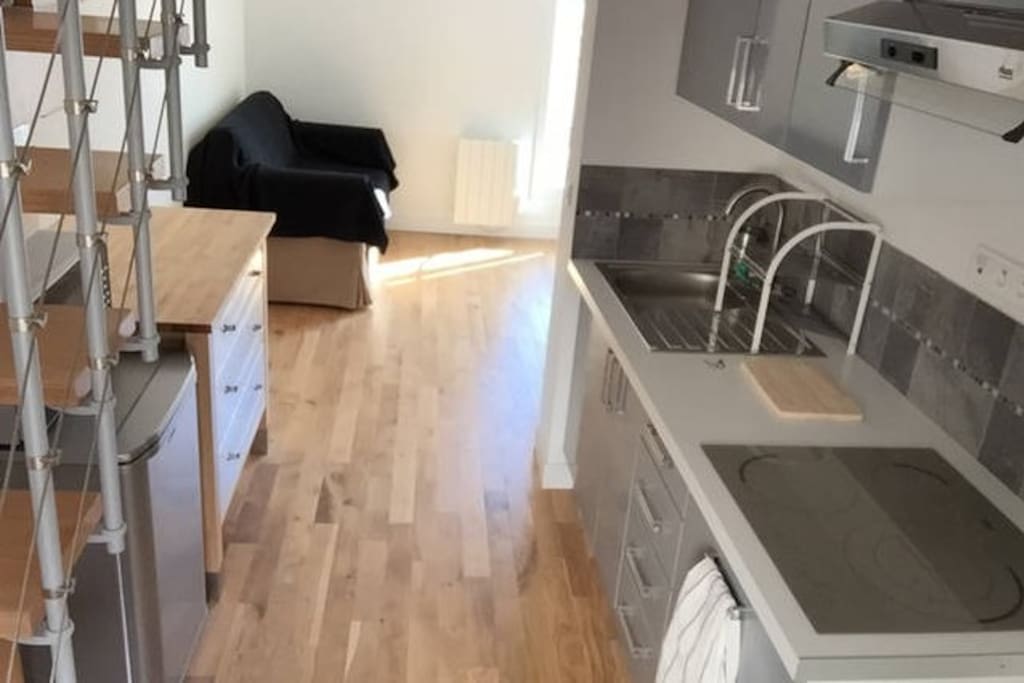 Lower level: Fully equipped kitchen