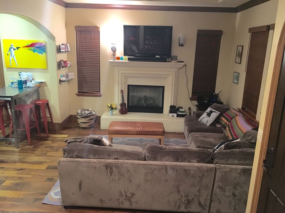 Great open living space connected to the kitchen: Cable TV, Apple TV, XBox 1