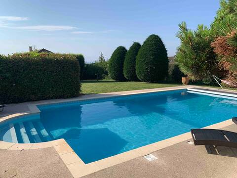 5 Bed Villa + Studio w/ View & Beautiful Pool