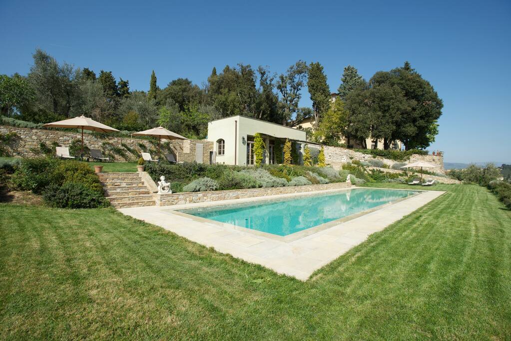 Pool house and pool