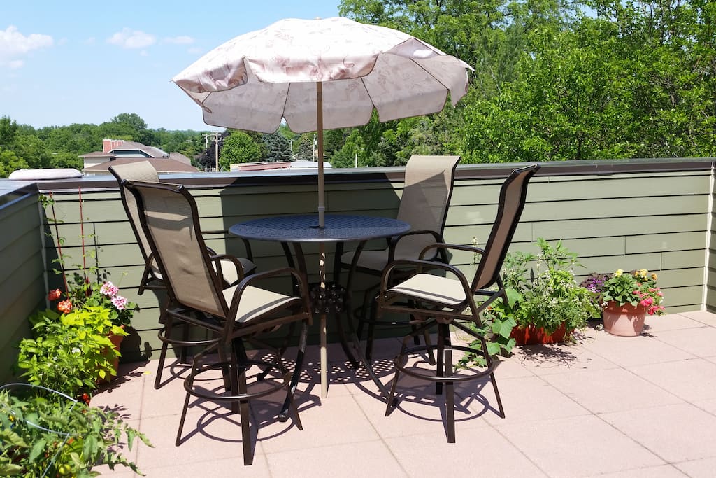 Super patio with seating to overlook central Verona.
