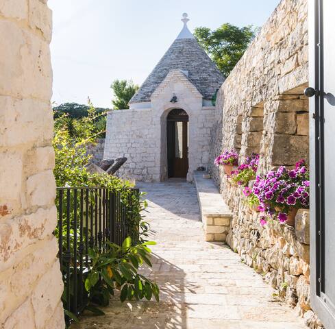 Trullo Quercia with private pool gallery image 2