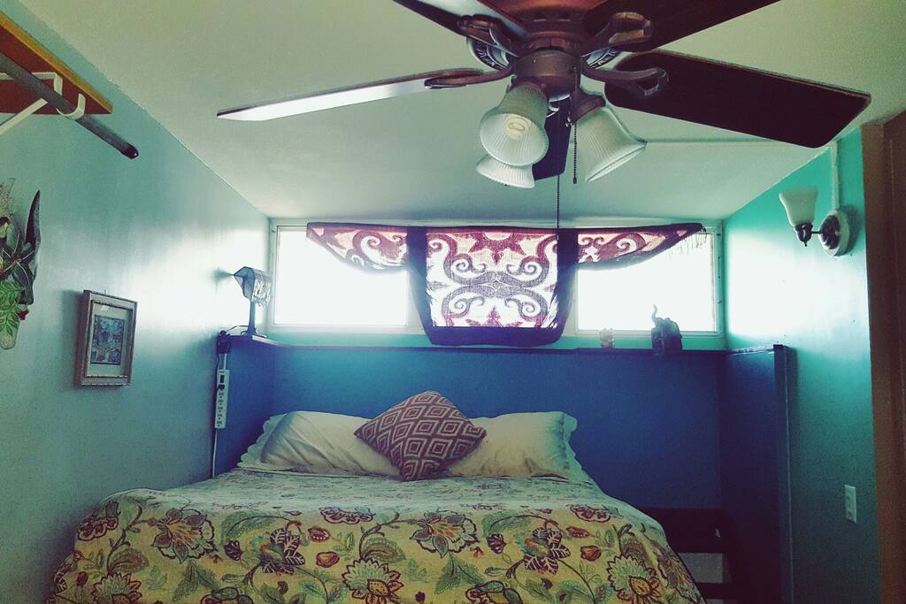 Top queen bed