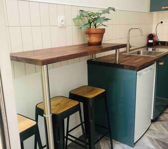 Apparemment t1 ,parking gratuit sur place