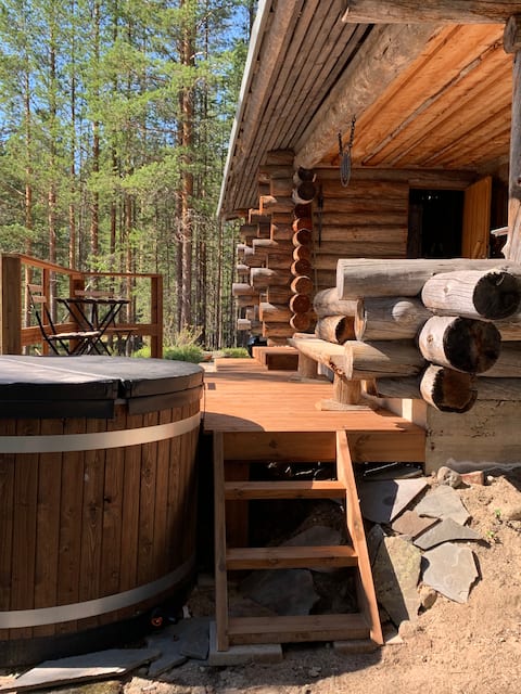 Foxhill Cabin – Aurora Hot Tub Experience
